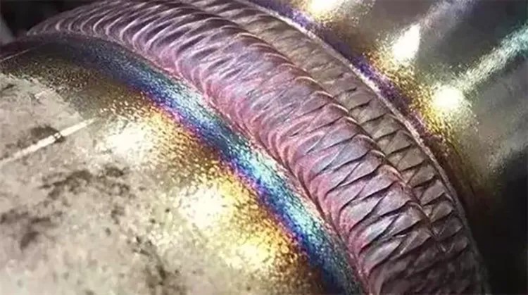 不銹鋼設(shè)備焊縫腐蝕如何解決？鼎業(yè)耐高溫韌性防腐涂層應(yīng)用